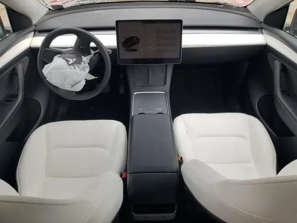 7SAYGAEE5RF993330 2024 TESLA MODEL Y - Image 8