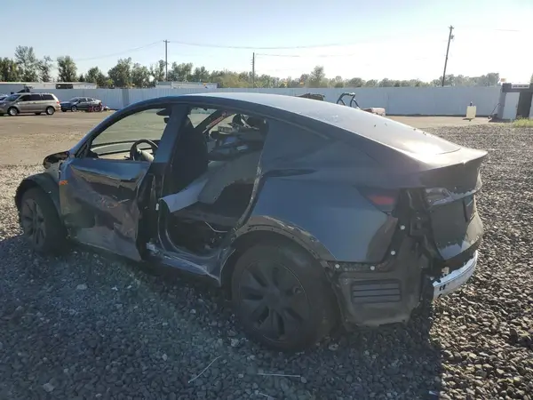 7SAYGAEE5SF240273 2025 TESLA MODEL Y - Image 2
