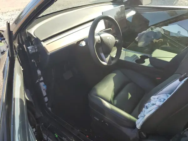 7SAYGAEE5SF240273 2025 TESLA MODEL Y - Image 8