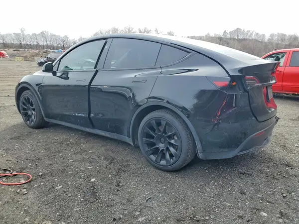 7SAYGAEE5SF243027 2025 TESLA MODEL Y - Image 2
