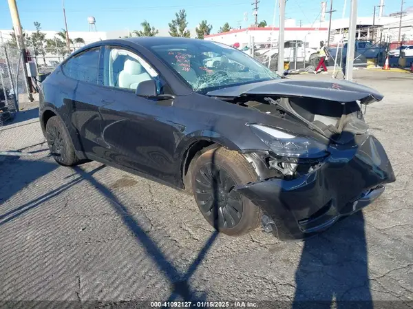7SAYGAEE5SF247580 2025 TESLA MODEL Y - Image 1