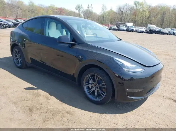 7SAYGAEE5SF249006 2025 TESLA MODEL Y - Image 1
