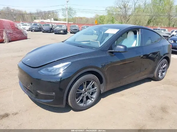 7SAYGAEE5SF249006 2025 TESLA MODEL Y - Image 2