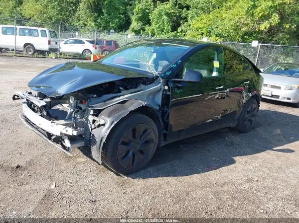 7SAYGAEE5SF250799 2025 TESLA MODEL Y - Image 2