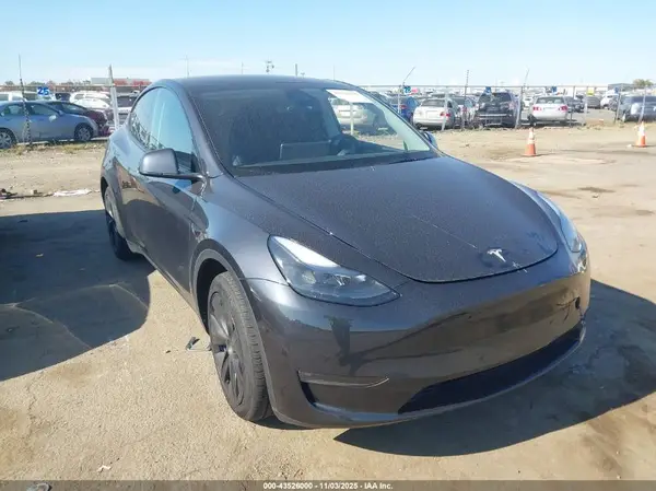 7SAYGAEE5SF252696 2025 TESLA MODEL Y - Image 1