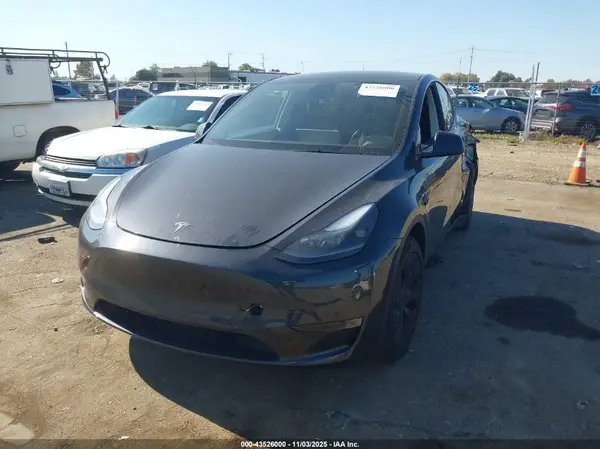 7SAYGAEE5SF252696 2025 TESLA MODEL Y - Image 2