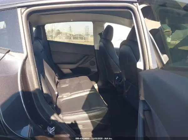 7SAYGAEE5SF252696 2025 TESLA MODEL Y - Image 8