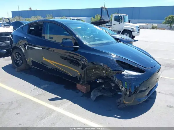 7SAYGAEE5SF253279 2025 TESLA MODEL Y - Image 1