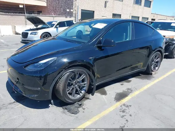 7SAYGAEE5SF253279 2025 TESLA MODEL Y - Image 2