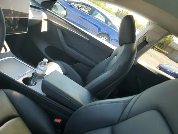7SAYGAEE5SF253850 2025 TESLA MODEL Y - Image 8
