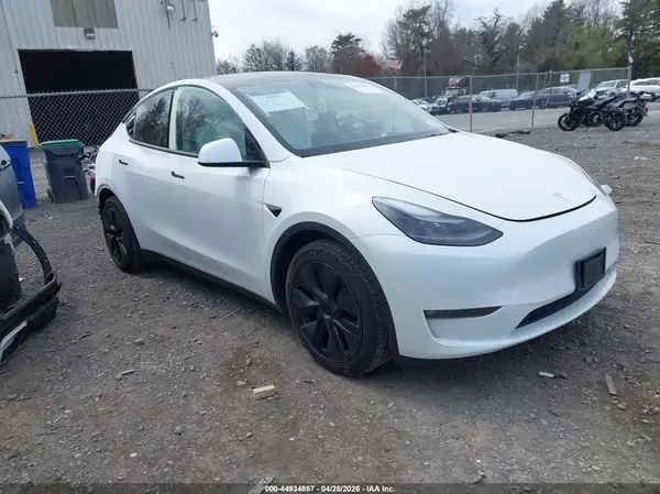 7SAYGAEE5SF254125 2025 TESLA MODEL Y - Image 1