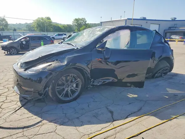 7SAYGAEE5SF255243 2025 TESLA MODEL Y - Image 1