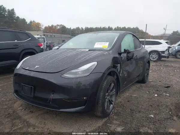 7SAYGAEE5SF263181 2025 TESLA MODEL Y - Image 2