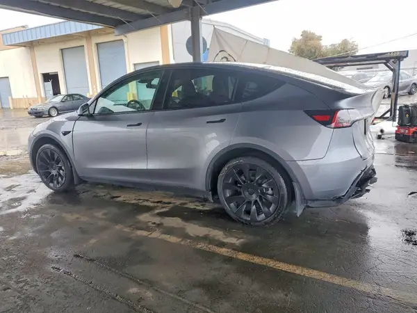 7SAYGAEE5SF288436 2025 TESLA MODEL Y - Image 2