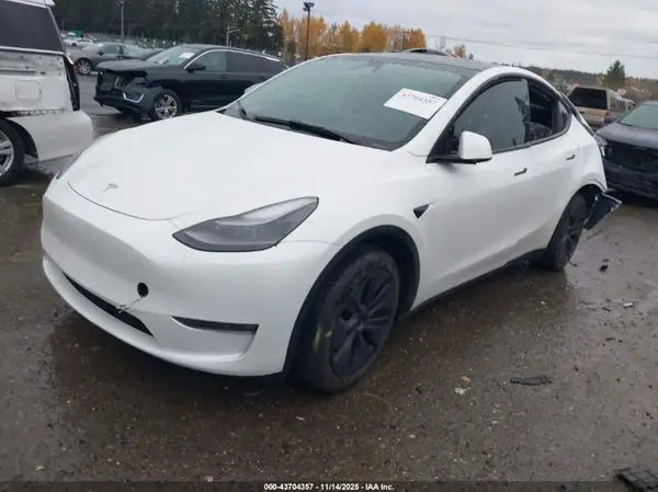 7SAYGAEE5SF306207 2025 TESLA MODEL Y - Image 2