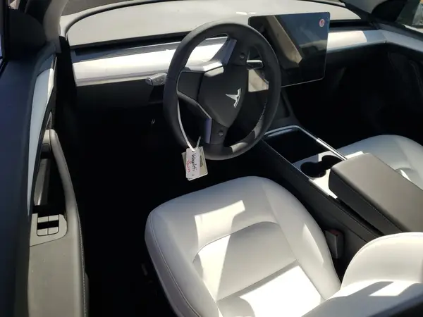 7SAYGAEE5SF312735 2025 TESLA MODEL Y - Image 8