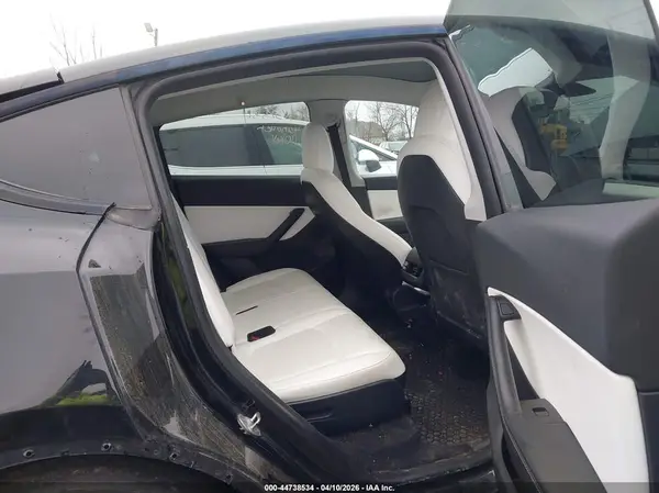 7SAYGAEE6NF315261 2022 TESLA MODEL Y - Image 8