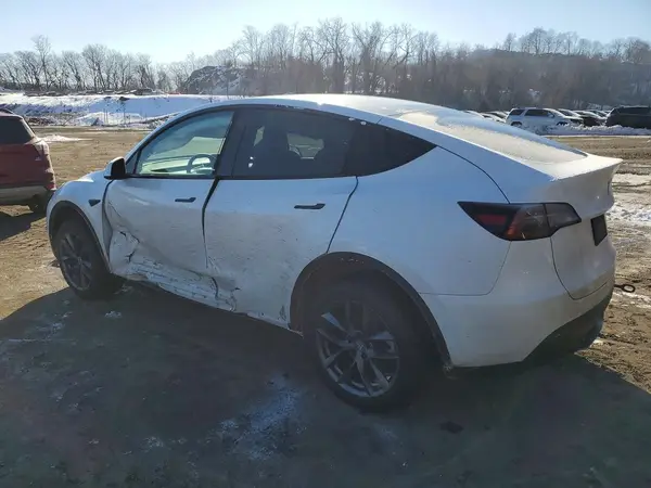 7SAYGAEE6NF329144 2022 TESLA MODEL Y - Image 2