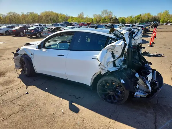 7SAYGAEE6NF340063 2022 TESLA MODEL Y - Image 2