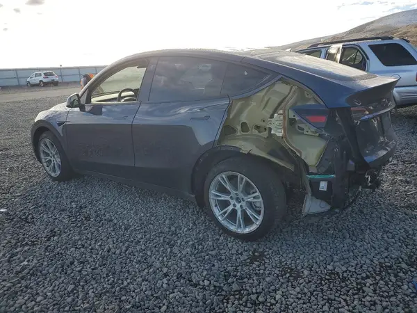 7SAYGAEE6NF349670 2022 TESLA MODEL Y - Image 2