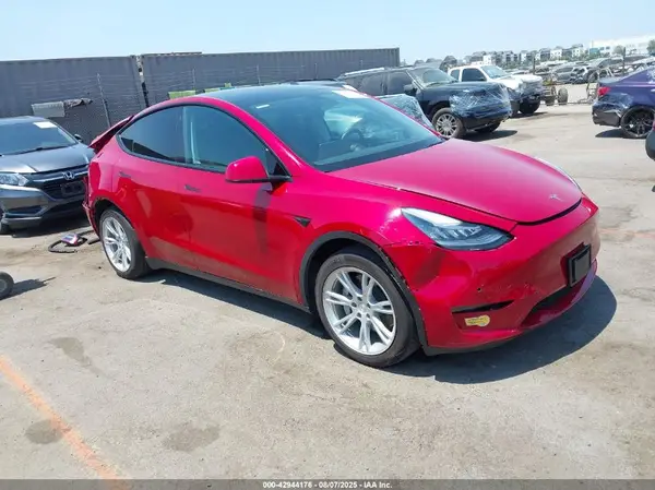 7SAYGAEE6NF364380 2022 TESLA MODEL Y - Image 1