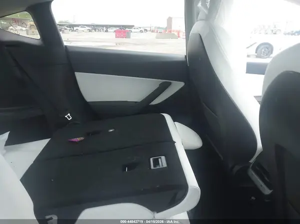 7SAYGAEE6NF381812 2022 TESLA MODEL Y - Image 8