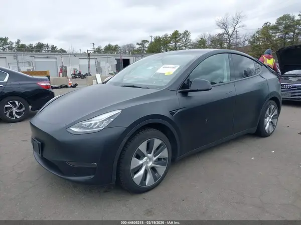 7SAYGAEE6NF389909 2022 TESLA MODEL Y - Image 2