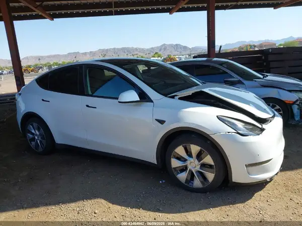 7SAYGAEE6NF393068 2022 TESLA MODEL Y - Image 1