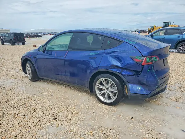 7SAYGAEE6NF393362 2022 TESLA MODEL Y - Image 2