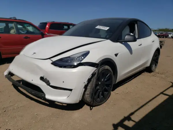 7SAYGAEE6NF418938 2022 TESLA MODEL Y - Image 1