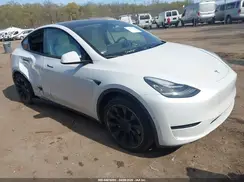 7SAYGAEE6NF418941 2022 TESLA MODEL Y
