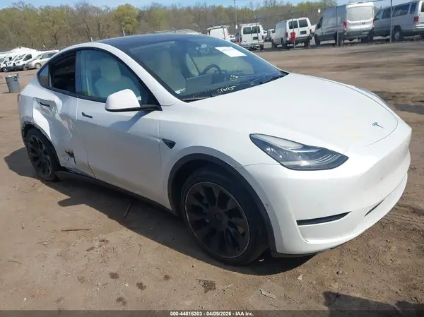 7SAYGAEE6NF418941 2022 TESLA MODEL Y - Image 1