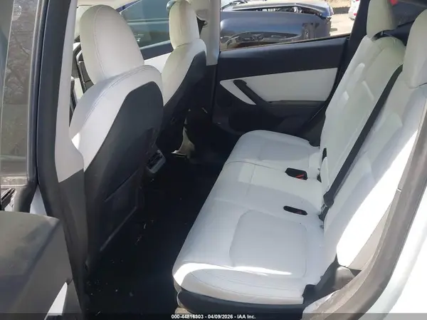 7SAYGAEE6NF418941 2022 TESLA MODEL Y - Image 8