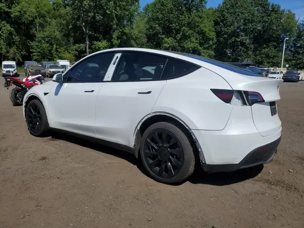 7SAYGAEE6NF429082 2022 TESLA MODEL Y - Image 2