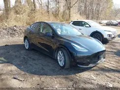 7SAYGAEE6NF453737 2022 TESLA MODEL Y