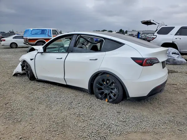 7SAYGAEE6NF469422 2022 TESLA MODEL Y - Image 2
