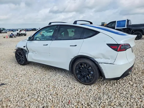 7SAYGAEE6NF487323 2022 TESLA MODEL Y - Image 2