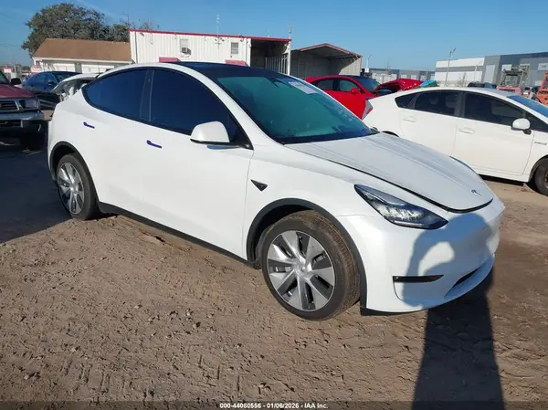 7SAYGAEE6NF507568 2022 TESLA MODEL Y - Image 1