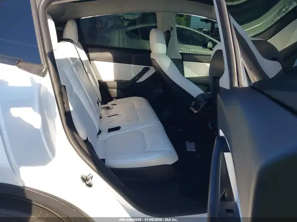 7SAYGAEE6NF507568 2022 TESLA MODEL Y - Image 8
