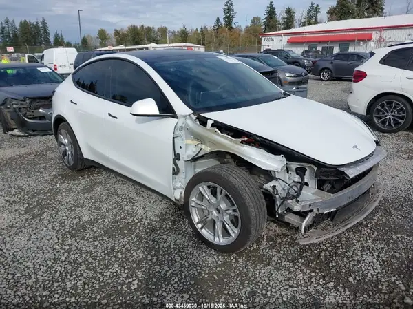 7SAYGAEE6NF516268 2022 TESLA MODEL Y - Image 1