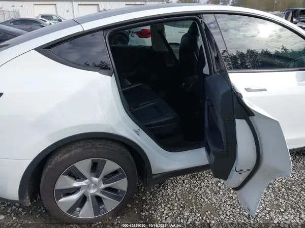 7SAYGAEE6NF516268 2022 TESLA MODEL Y - Image 8
