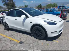 7SAYGAEE6NF522782 2022 TESLA MODEL Y