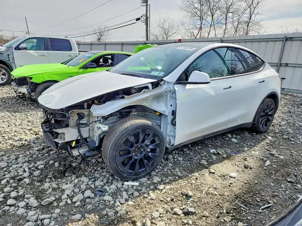 7SAYGAEE6NF523964 2022 TESLA MODEL Y - Image 1