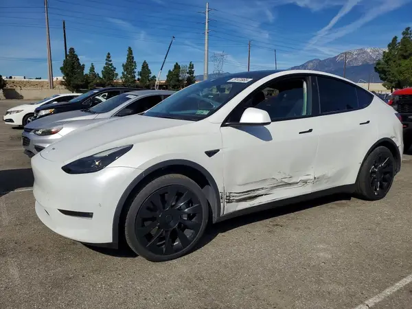 7SAYGAEE6NF558925 2022 TESLA MODEL Y - Image 1