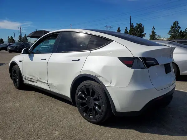 7SAYGAEE6NF558925 2022 TESLA MODEL Y - Image 2