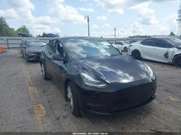 7SAYGAEE6NF575000 2022 TESLA MODEL Y - Image 1