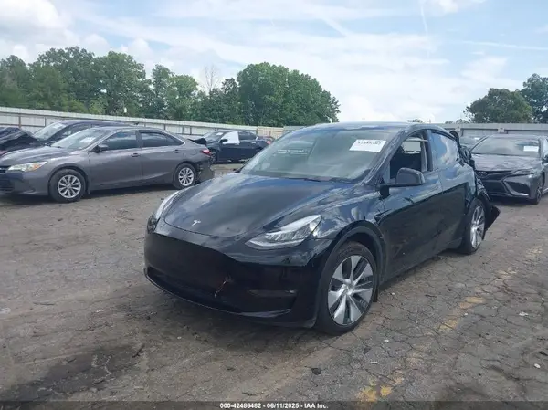7SAYGAEE6NF575000 2022 TESLA MODEL Y - Image 2