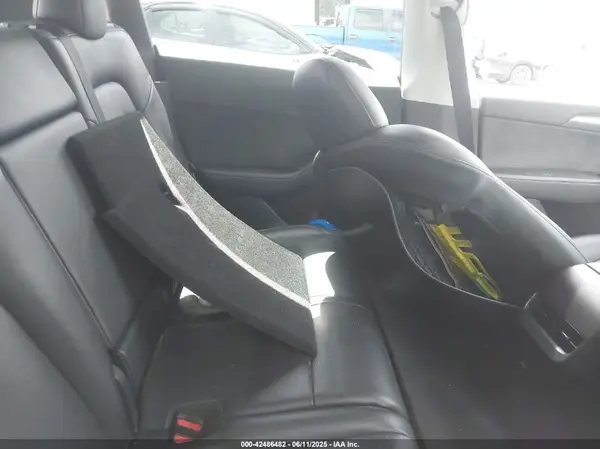 7SAYGAEE6NF575000 2022 TESLA MODEL Y - Image 8