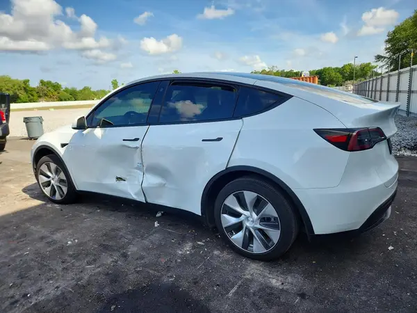 7SAYGAEE6PF587201 2023 TESLA MODEL Y - Image 2