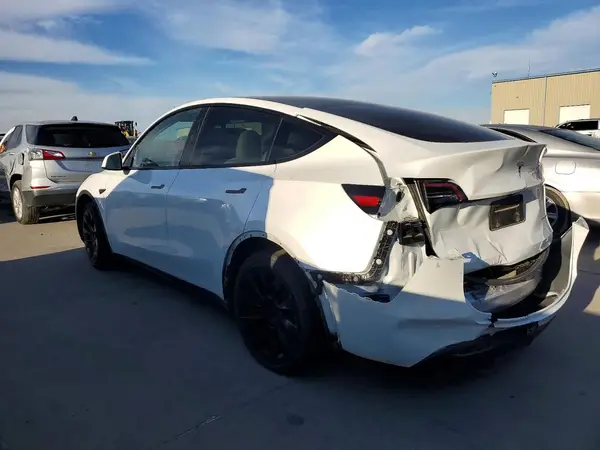 7SAYGAEE6PF644884 2023 TESLA MODEL Y - Image 2